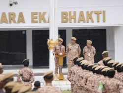 Diiringi Defile Drumband, Wamendagri Bima Sambut Peserta Retret Gelombang II di Kampus IPDN