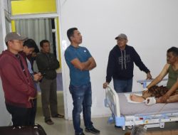 HUT Bhayangkara Ke-79, Kapolres Pakpak Bharat Bersama PJU Kunjungi Dan Berikan Perhatian Kepada Personil Yang Sakit