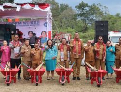 Kapolres Toba Didampingi Ketua Bhayangkari Ikuti Kegiatan Bulan Bakti Gotong Royong Masyarakat Ke-22 dan Puncak HKG PKK Ke-53