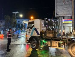 Polres Toba Laksanakan Pengamanan Kedatangan 7 Kontainer Logistik Aquabike