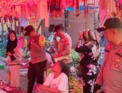 Kapolsek Sosa Hadirkan Rasa Aman di Pasar Tumpah 