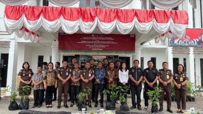 Kejari Toba Bagikan 2000 Bibit Tanaman Produktif Peringati Hari Lahir Kejaksaan Ke 80
