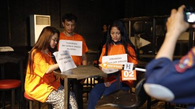 Polda Sumut Bongkar Transaksi Ekstasi di Galaxy Hall & KTV, Lima Tersangka Jalani Rekonstruksi
