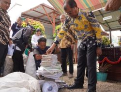 Tukar Sampah dengan Sembako di Bank Sampah Induk IAS-Toba