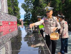 Peringati Hari Lalu Lintas Bhayangkara Ke 70, Satlantas Polres Toba Gelar Ziarah dan Tabur Bunga Ke TMP Sisingamangaraja XII