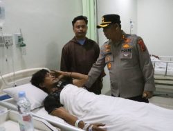 Kapolres Simalungun Jenguk Korban Keributan PT TPL vs Warga Sihaporas, Tegaskan Komitmen Jaga Kedamaian
