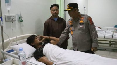 Kapolres Simalungun Jenguk Korban Keributan PT TPL vs Warga Sihaporas, Tegaskan Komitmen Jaga Kedamaian