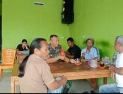 Babinsa Ajak Warga Jaga Kebersihan Lingkungan di Desa Paindoan Balige