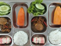 Kodim 0210/TU Kawal Distribusi 10.092 MBG di Balige dan Laguboti