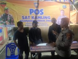 Kunjungi Pos Sat Kamling, Bhabinkamtibmas Sampaikan Pesan Kamtibmas dan Ajak Warga Perkuat Keamanan Lingkungan 