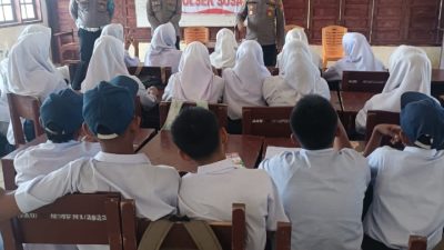 Polsek Sosa Gelar Police Go To School di  SMPN 1 Desa Ampolu 