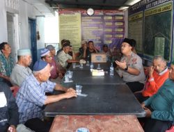 Kapolres Langkat melaksanakan Jumat Curhat dan Makan bersama dengan Abang Penarik Becak serta Sampaikan Pesan Kamtibmas