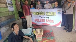 Polri Hadir Untuk Masyarakat dan Berikan Bansos Untuk Warga Yang Membutuhkan 