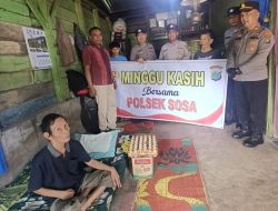 Polri Hadir Untuk Masyarakat dan Berikan Bansos Untuk Warga Yang Membutuhkan 