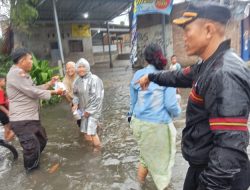 Polres Pelabuhan Belawan Pantau Situasi Banjir dan Salurkan Bantuan kepada Warga Terdampak
