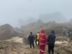 Pencarian Korban Longsor Terus Dilanjutkan Meski Cuaca Ekstrem di Desa Panggugunan