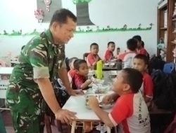 Babinsa Kawal Ketat Proses Distribusi 11.555 MBG di Balige