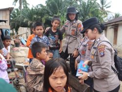 Polwan Polres Padangsidimpuan Lakukan Trauma Healing Bagi Anak-Anak Korban Bencana Alam