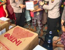 Polwan Polda Sumut Salurkan Bantuan Sosial kepada Korban Banjir di Pangkalan Brandan