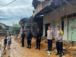 Kabag Astamaops Mabes Polri Tinjau Lokasi Longsor dan Salurkan Bansos di Kota Sibolga