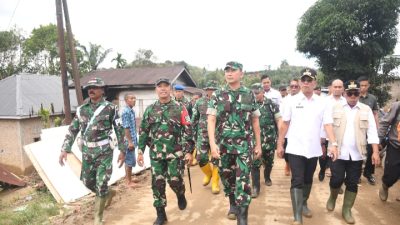 Pangdam I/BB Beserta Rombongan Kunjungi Lokasi Bencana dan Peninjauan Jalan Terputus di Tapanuli Selatan