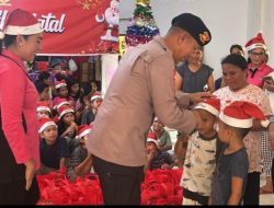 Brimob Polda Sumut Berbagi Kasih Natal bagi Korban Bencana di Tapanuli Utara