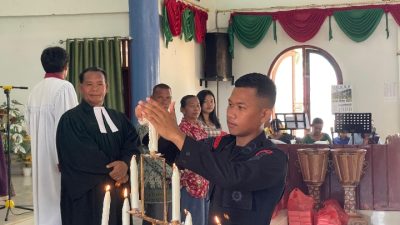 Polda Sumut Bersihkan Gereja HKBP Hutanabolon dan Ikut Ibadah Natal Bersama Warga