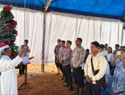 Polres Tapteng Fasilitasi Perayaan Natal Bersama Pengungsi Korban Bencana Alam di Hutanabolon