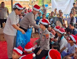 Polres Tapteng Gelar Perayaan Natal Bersama Pengungsi Korban Bencana Alam di Posko Sipange Hutanabolon