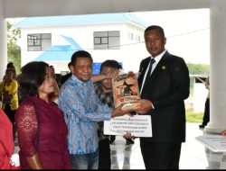 Pemkab Toba Serahkan Bantuan Untuk 85 Kelompok Tani