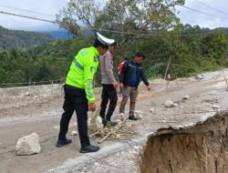 Badan Jalan Retak di Onan Ganjang, Polres Humbahas Himbau Pengendara Hati-hati Melintas