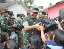 Kasad Tinjau Sekolah Terdampak Bencana dan Posko Pengungsi di Tapanuli Tengah
