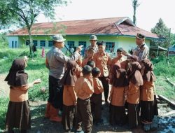 Kunjungan Humanis Polri ke Madrasah Sipirok, Cek Fasilitas Pengungsian dan Beri Motivasi Pelajar