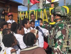 Sahabat Belajar Anak Papua Cerdas Satgas Yonif 521/DY Berbagi Kebahagiaan Bersama Generasi Bangsa di Distrik Napua