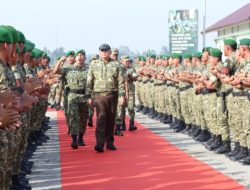 Pangdam l/BB dampingi Menteri Pertahanan RI Tinjau Markas Yonif TP 852/ABY di Kabupaten Deli Serdang.