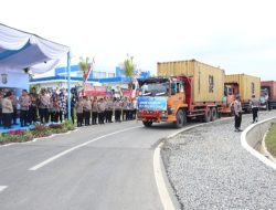 Lepas 22 Kontainer, Kapolri Pastikan Bantuan Terdistribusi Merata hingga Wilayah Terdampak Terpencil