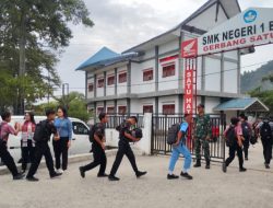 Babinsa Aktif Melaksanakan Pengawasan dan Bimbingan Bagi Siswa SMKN 1 Balige 