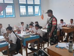 Babinsa Laksanakan Pengawasan Penyaluran Program MBG di SMAN Laguboti 