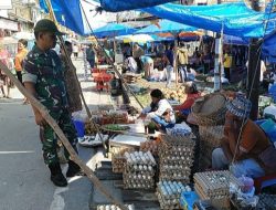 Babinsa Pantau Harga Sembako di Pasar Laguboti Selama Ramadhan