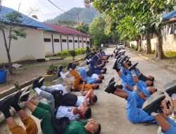Babinsa Melaksanakan Pengawasan dan Bimbingan Bagi Siswa SMKN 1 Balige 