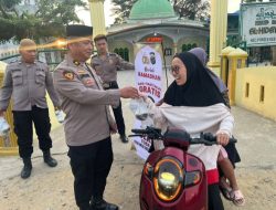 Polres Toba Berbagi Takjil di Masjid dan Pengguna Jalan, Wakapolres : Menumbuhkan Semangat Berbagi 