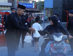 Brimob Sumut Berbagi Berkah Ramadhan, 200 Takjil Dibagikan untuk Pengendara di Sekitar Mako KE Lumi
