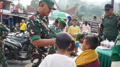 Tebar Kepedulian di Bulan Suci Ramadhan, Dandim 0210/TU Borong Dagangan UMKM dan Bagikan Takjil Gratis kepada Warga Pengguna Jalan