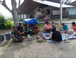 Babinsa Ciptakan Suasana Keakraban dan Kebersamaan dengan Warga Desa Pintubosi