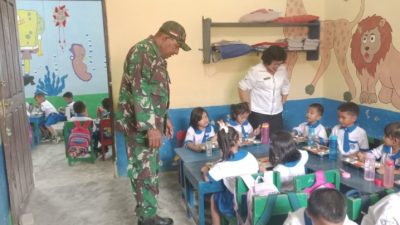 Babinsa Monitoring Penyaluran MBG di Sekolah di Wilayah Binaan 