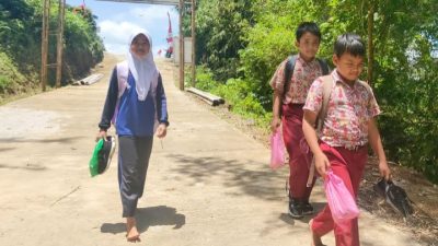 ‎Kini Ubaik Dan Temannya Tidak Kwatir Terlambat Sekolah Berkat TMMD 127 Kodim Wonogiri