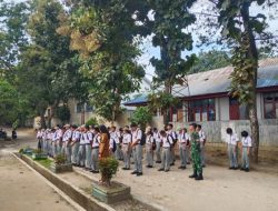Babinsa Sosialisasi Masuk TNI AD Pada Siswa SMKN 1 Balige 