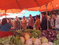 Kasdim 0210/TU Bersama Forkopimda Taput Laksanakan Pembukaan Gerakan Pangan Murah dan Sidak Pasar Tradisional di Siborong-borong