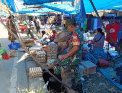 Babinsa Pantau Harga Sembako di Pasar Laguboti Selama Ramadhan
