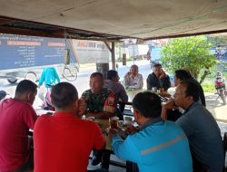 Babinsa Jalin Komunikasi dan Keakraban Bersama Warga Desa Sibuea